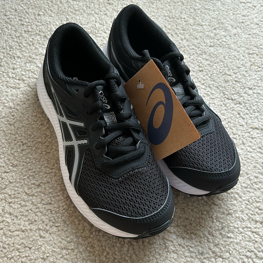 ASICS girls tennis shoe